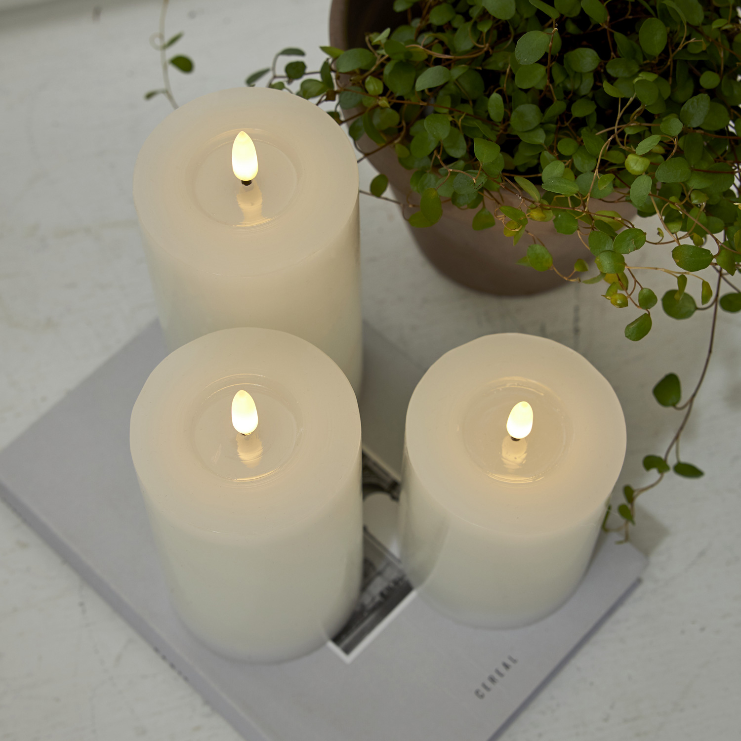 LED Kerzenset LINA - Echtwachs - realistische 3D Flamme - 3 Größen - Timer - weiß - 3er Set