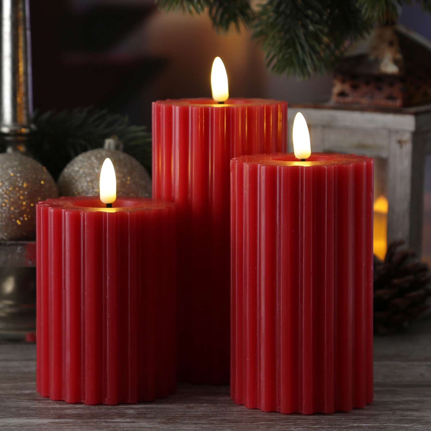 LED Kerze LIV - gerillt - Echtwachs - warmweiße 3D Flamme - H: 12cm - D: 7,5cm - Timer - rot