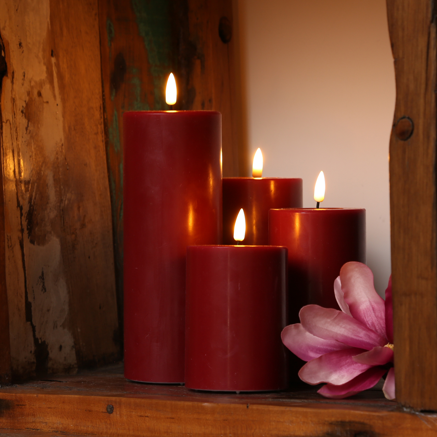 LED Stumpenkerze MIA - Echtwachs - realistische 3D Flamme - H: 15cm - Batteriebetrieb - weinrot LED Stumpenkerze MIA - Echtwachs - realistische 3D Flamme - H: 15cm - Batteriebetrieb - weinrot