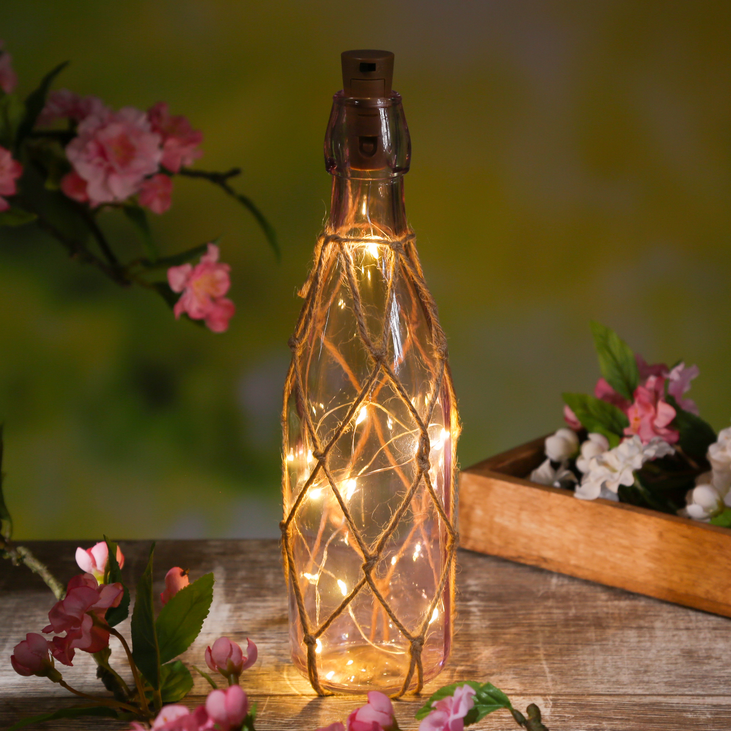 LED Dekoflasche mit Juteseil und LED Drahtlichterkette - Leuchtflasche - H: 28cm - lila LED Dekoflasche mit Juteseil und LED Drahtlichterkette - Leuchtflasche - H: 28cm - lila