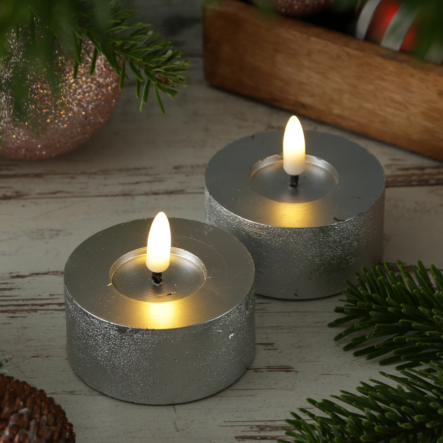 LED Maxi Teelichter LINA - Rustik-Optik - Echtwachs - Timer - D: 7cm - H: 6cm - silber - 2 Stück