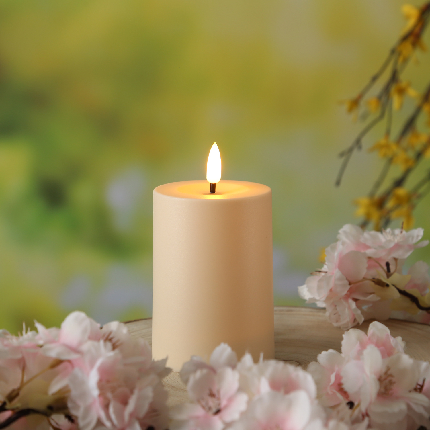 LED Solar Kerze - Outdoorkerze - H: 10cm, D: 7cm - Dämmerungssensor - für Außen - creme