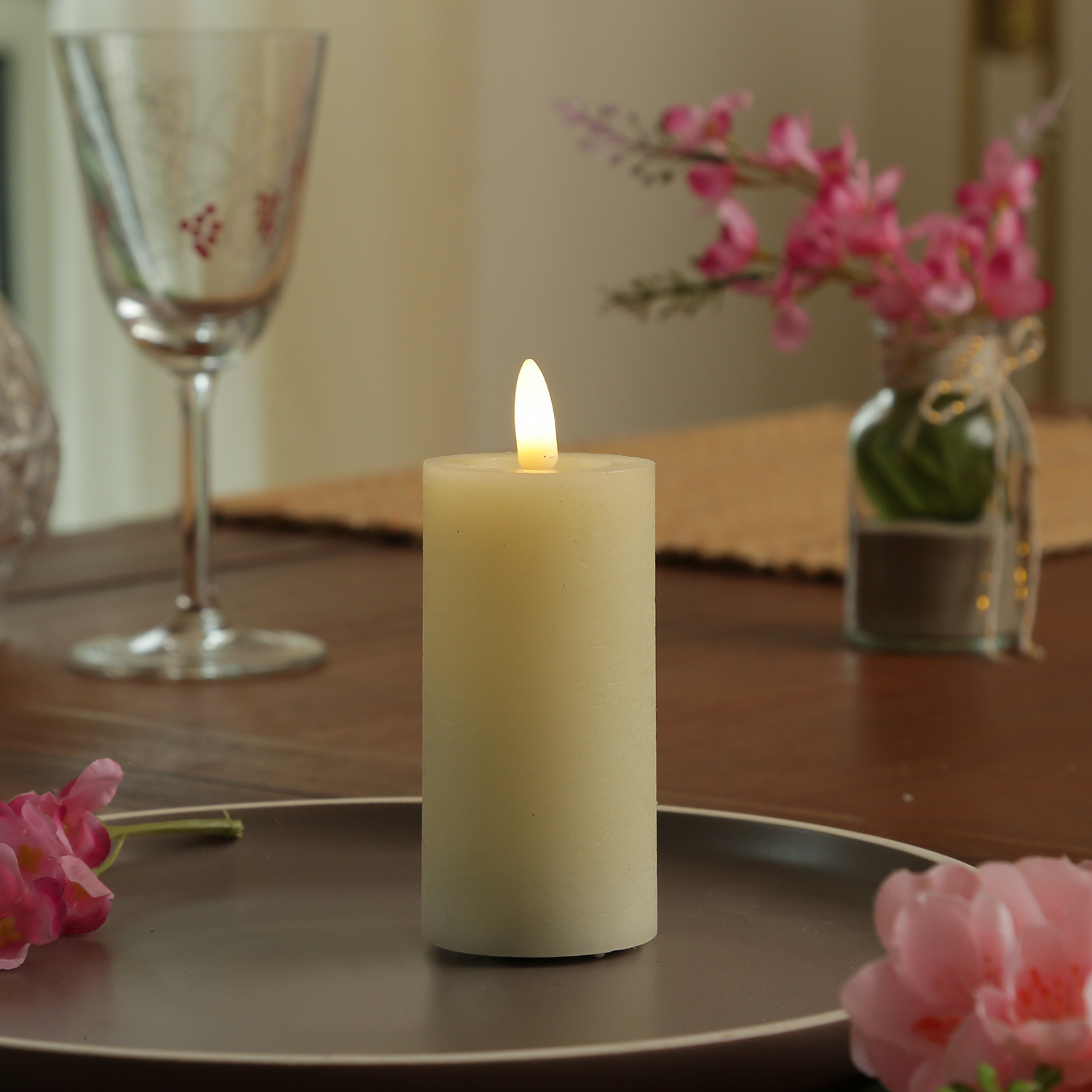 LED Kerze LINA - Rustik-Optik - Echtwachs - 3D Flamme - H: 12,5cm - D: 5cm - Timer - creme LED Kerze LINA - Rustik-Optik - Echtwachs - 3D Flamme - H: 12,5cm - D: 5cm - Timer - creme