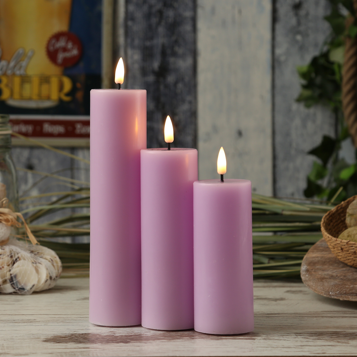 LED Stumpenkerze MIA - Echtwachs - realistische 3D Flamme - H: 15cm - D: 5cm - lavendel