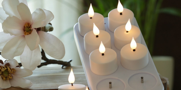LED Teelichter mit Ladeschale