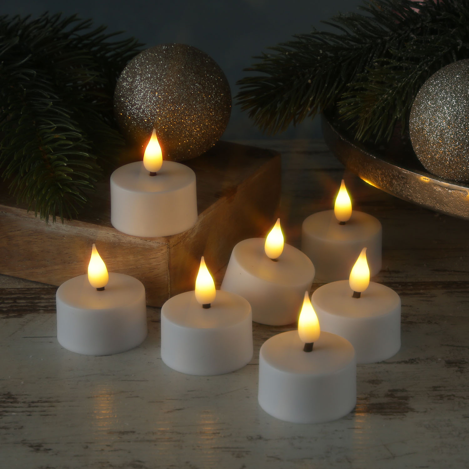 LED Teelichter - 12 wiederaufladbare LED Teelichter mit Ladestation - D: 4cm - flackernd - weiß