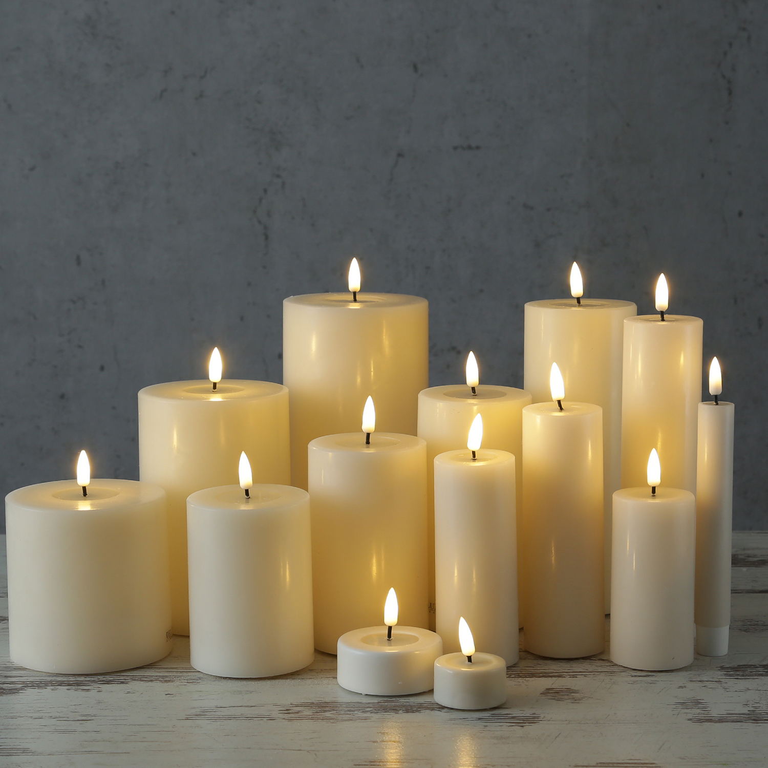 LED Stabkerzen MIA - Echtwachs - realistische 3D Flamme - H: 24cm - Batteriebetrieb - creme - 2 Stk LED Stabkerzen MIA - Echtwachs - realistische 3D Flamme - H: 24cm - Batteriebetrieb - creme - 2 Stk