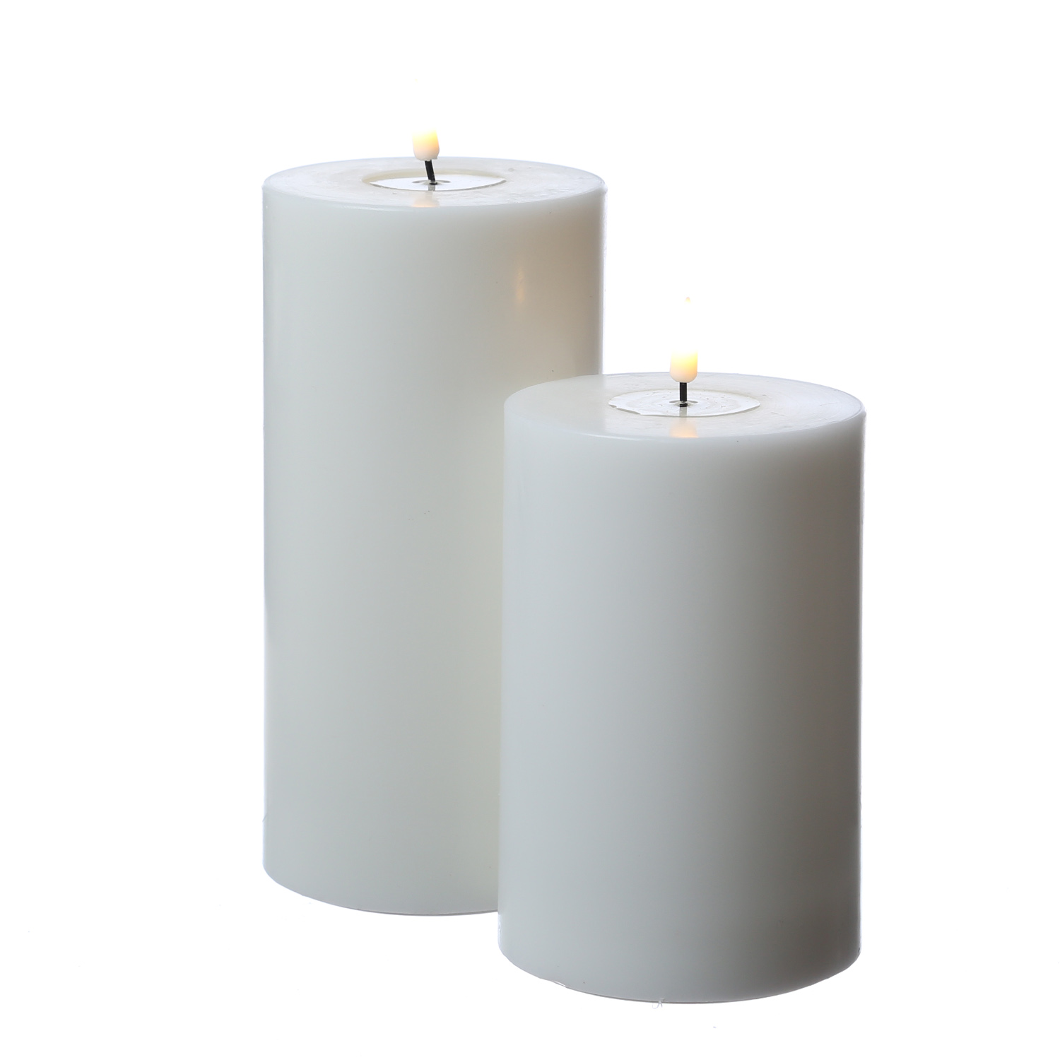 LED Stumpenkerze MIA - Echtwachs - realistische 3D Flamme - H: 20cm D: 10cm - Batteriebetrieb - weiß LED Stumpenkerze MIA - Echtwachs - realistische 3D Flamme - H: 20cm D: 10cm - Batteriebetrieb - weiß
