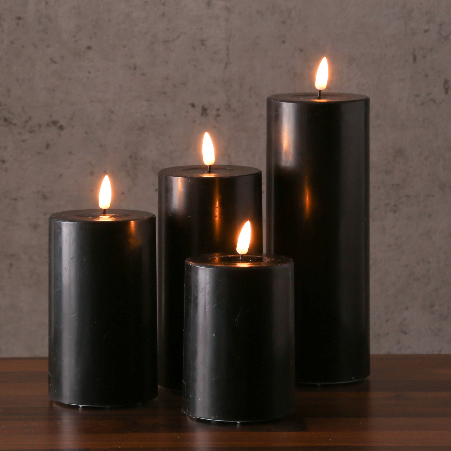 LED Stumpenkerze MIA - Echtwachs - realistische 3D Flamme - H: 10cm - Batteriebetrieb - schwarz LED Stumpenkerze MIA - Echtwachs - realistische 3D Flamme - H: 10cm - Batteriebetrieb - schwarz