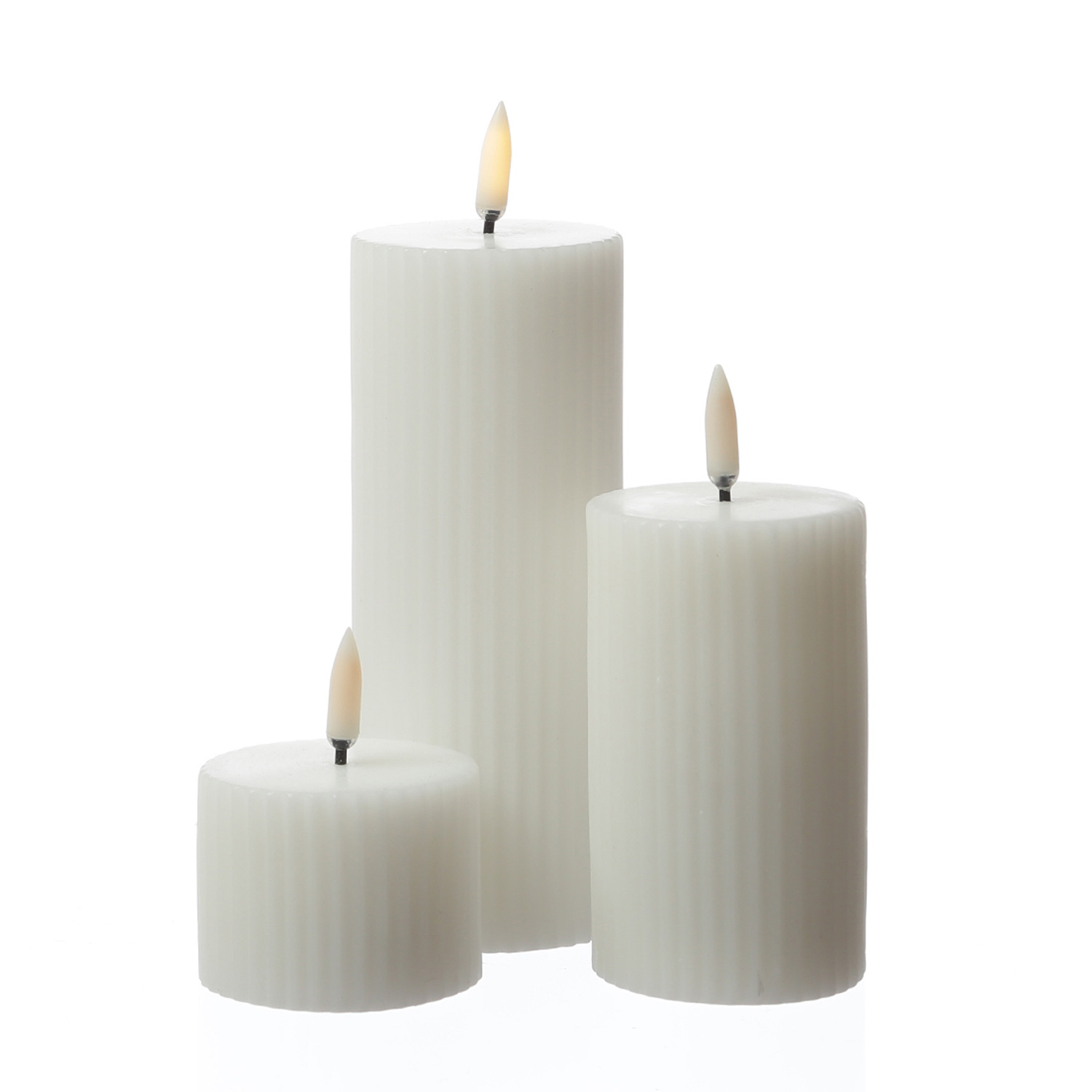 LED Mini Kerze THEA - mit Rillen - Echtwachs - 3D Flamme - D: 5,8cm - H: 7,3cm - Timer - weiß LED Mini Kerze THEA - mit Rillen - Echtwachs - 3D Flamme - D: 5,8cm - H: 7,3cm - Timer - weiß