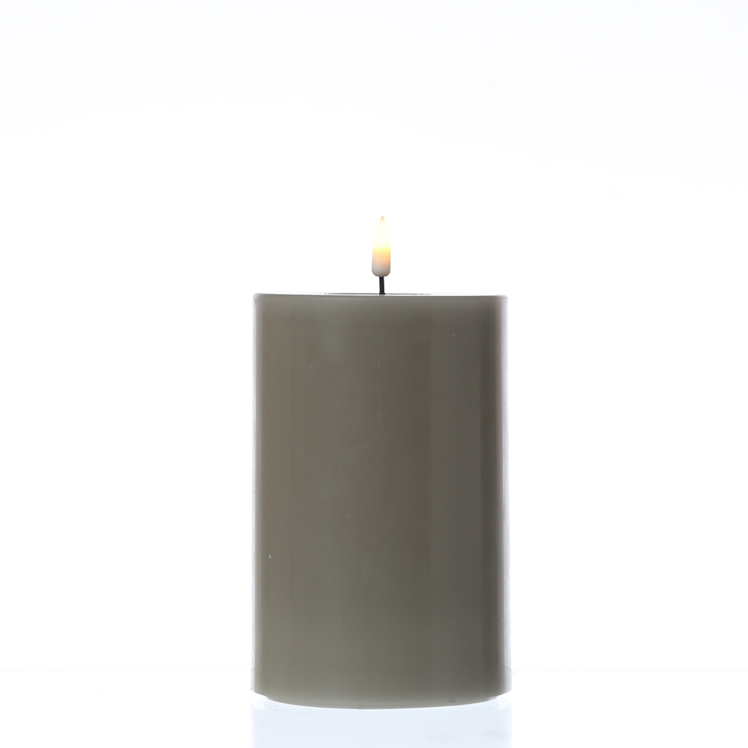 LED Stumpenkerze MIA - Echtwachs - realistische 3D Flamme - H: 15cm - D: 10cm - sand/taupe