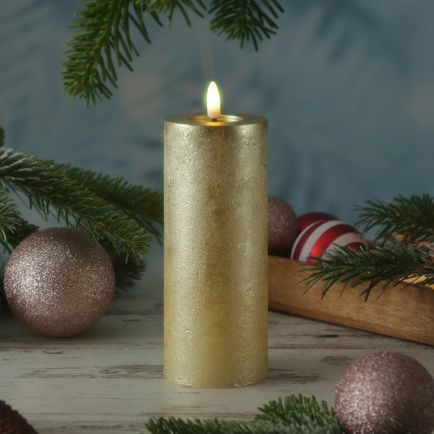 LED Kerze LINA - Rustik-Optik - Echtwachs - 3D Flamme - H: 19cm - D: 7cm - Timer - gold LED Kerze LINA - Rustik-Optik - Echtwachs - 3D Flamme - H: 19cm - D: 7cm - Timer - gold