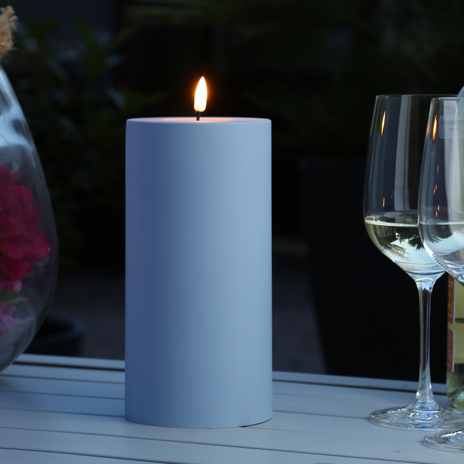 LED Stumpenkerze MIA - Kunststoff - realistische 3D Flamme - H: 20cm - f. Außen - pastellblau LED Stumpenkerze MIA - Kunststoff - realistische 3D Flamme - H: 20cm - f. Außen - pastellblau