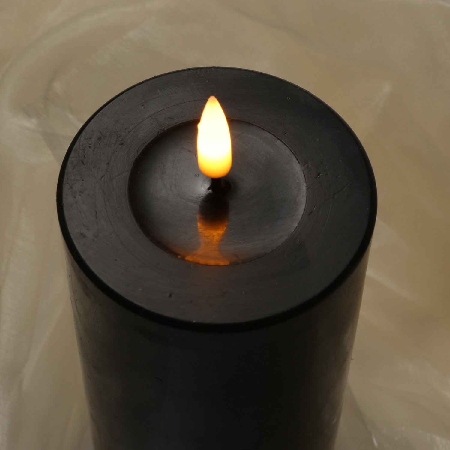 LED Stumpenkerze MIA - Echtwachs - realistische 3D Flamme - H: 10cm - Batteriebetrieb - schwarz LED Stumpenkerze MIA - Echtwachs - realistische 3D Flamme - H: 10cm - Batteriebetrieb - schwarz