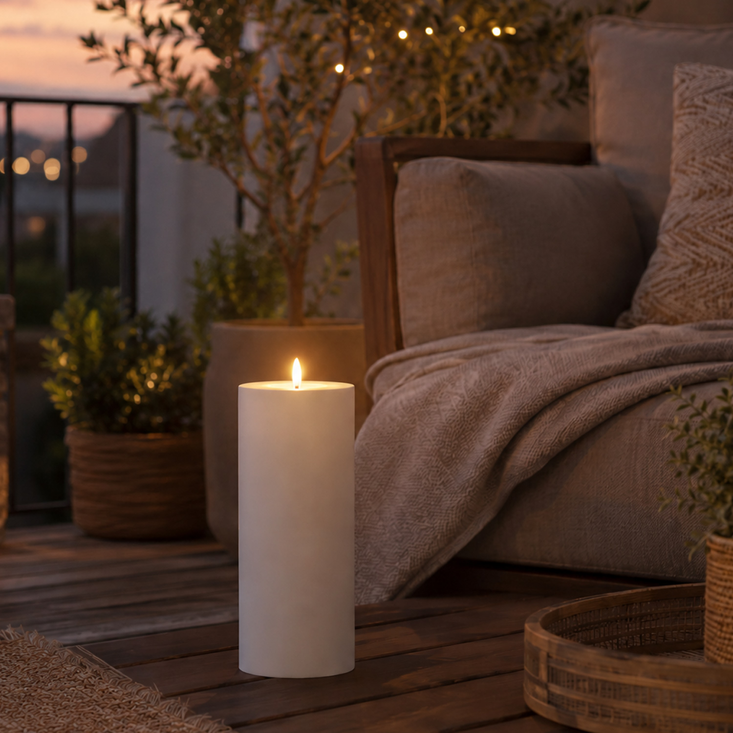 XXL LED Kerze - Outdoorkerze - H: 27,5cm/D: 10cm - Timer/Sensor - für Innen/Außen - weiß