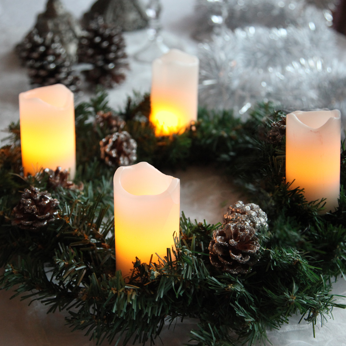 LED Kerzenset - Echtwachs - flackernde LED - Timer - Fernbedienung - weiß - 4er Set LED Kerzenset - Echtwachs - flackernde LED - Timer - Fernbedienung - weiß - 4er Set