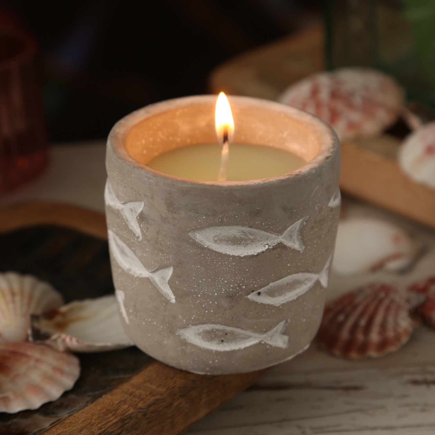 Duftkerze CITRONELLA - Echtwachs in Betontopf - Fischmuster - H: 7cm - gegen Stechmücken - weiß