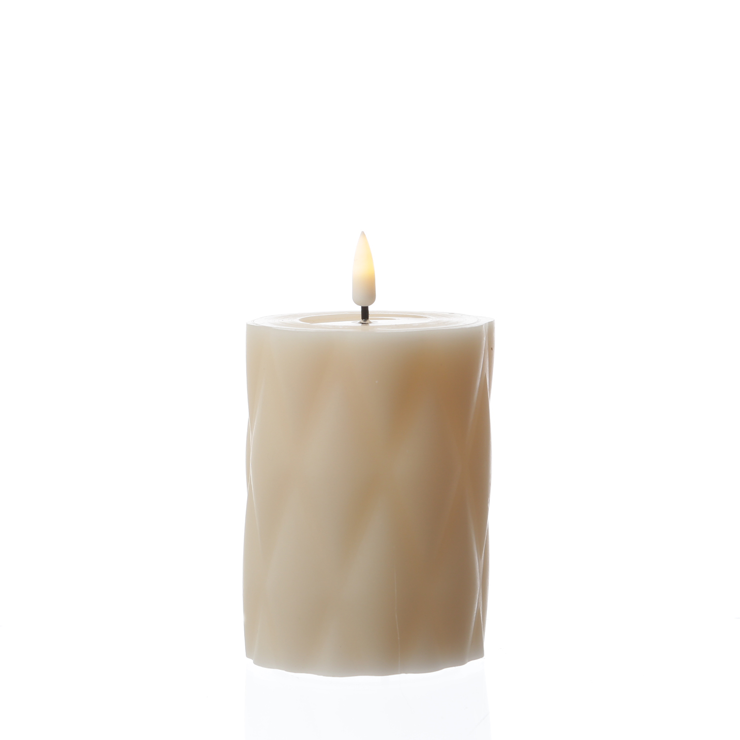 LED Stumpenkerze MIA - Rautenmuster - Echtwachs - 3D Flamme - H: 10cm - D: 7,5cm - creme