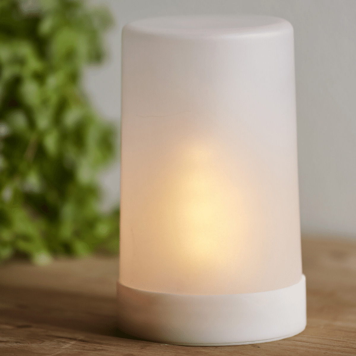 LED Windlicht "Flame" - simuliert brennende Flamme - H: 14,5cm, D: 9cm - Timer - gefrostet - outdoor LED Windlicht "Flame" - simuliert brennende Flamme - H: 14,5cm, D: 9cm - Timer - gefrostet - outdoor