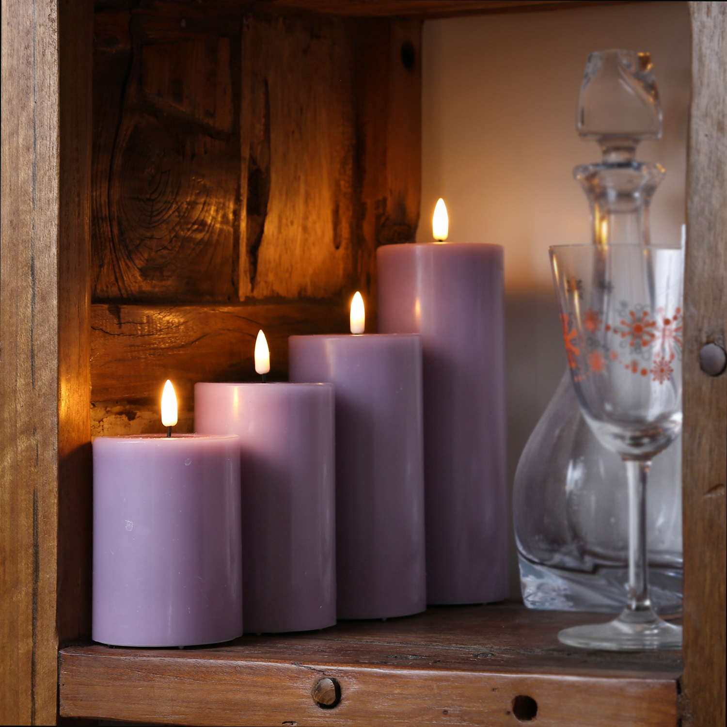 LED Kerzenset MIA - Echtwachs - 4 Größen - inkl. Batterien und Fernbedienung - flieder - 4er Set LED Kerzenset MIA - Echtwachs - 4 Größen - inkl. Batterien und Fernbedienung - flieder - 4er Set