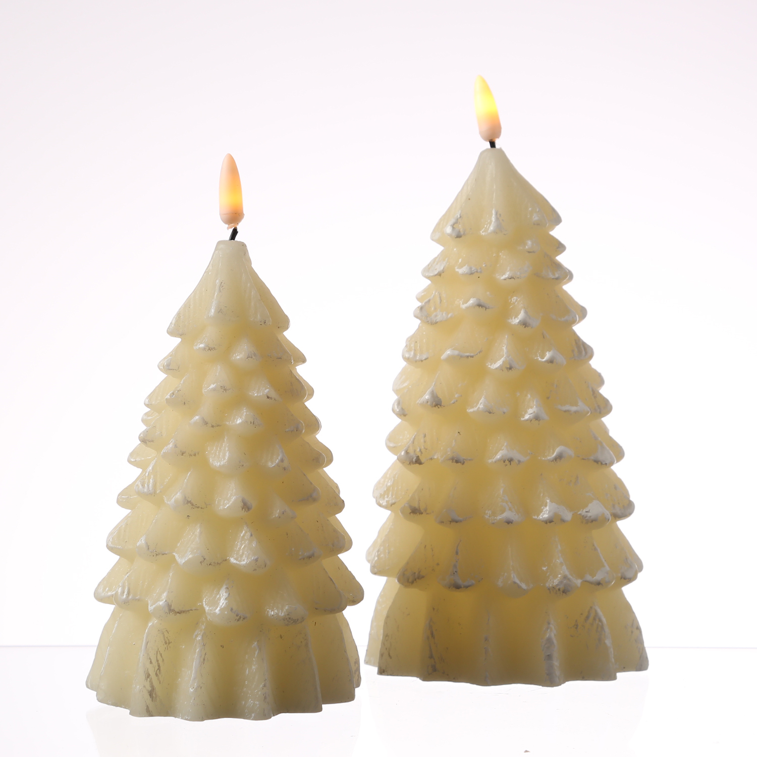 LED Kerze Tannenbaum - Echtwachs - warmweiße 3D Flamme - H: 18cm - Timer - creme