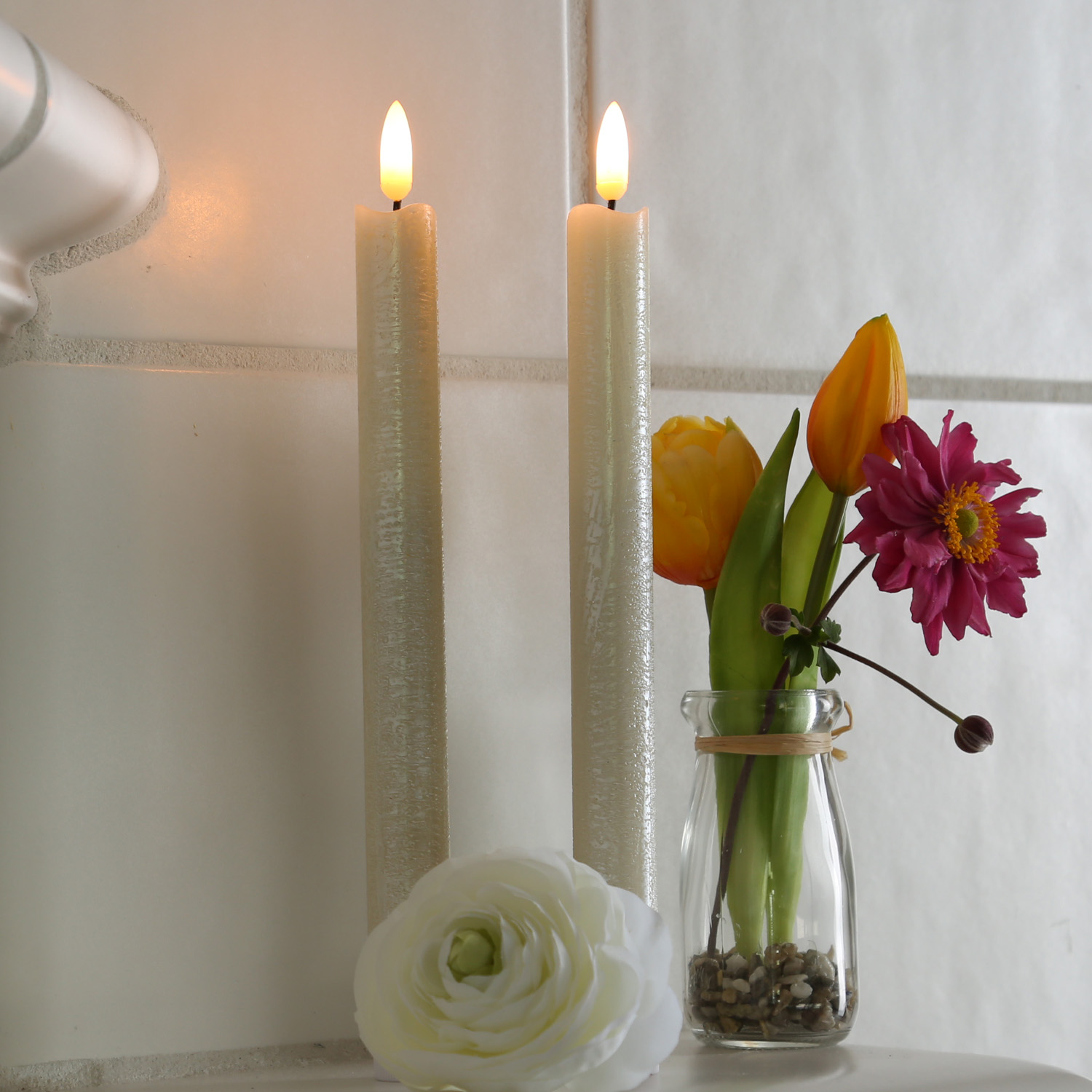 LED Stabkerzen Flamme - Echtwachs - flackernde warmweiße LED - H: 25cm - creme glänzend - 2er Set LED Stabkerzen Flamme - Echtwachs - flackernde warmweiße LED - H: 25cm - creme glänzend - 2er Set