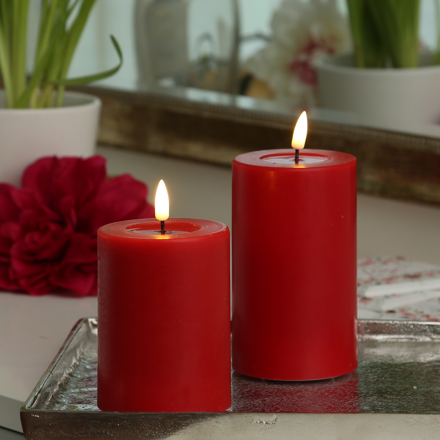 LED Stumpenkerze MIA - Echtwachs - realistische 3D Flamme - H: 10cm - D: 7,5cm - rot