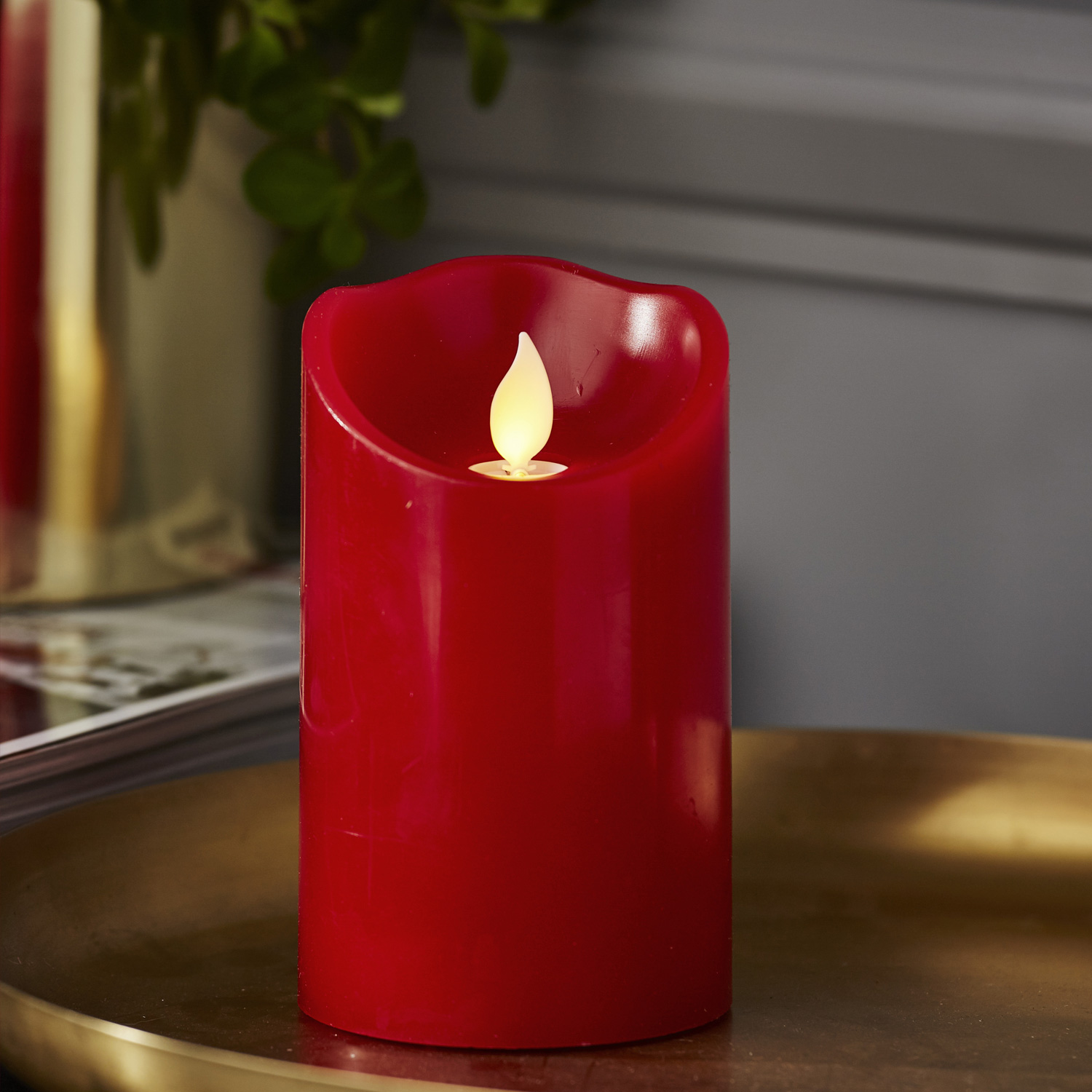 LED Stumpenkerze TWINKLE - bewegte, warmweiße LED Flamme - H: 12,5cm, D: 7,5cm - Timer - rot LED Stumpenkerze TWINKLE - bewegte, warmweiße LED Flamme - H: 12,5cm, D: 7,5cm - Timer - rot