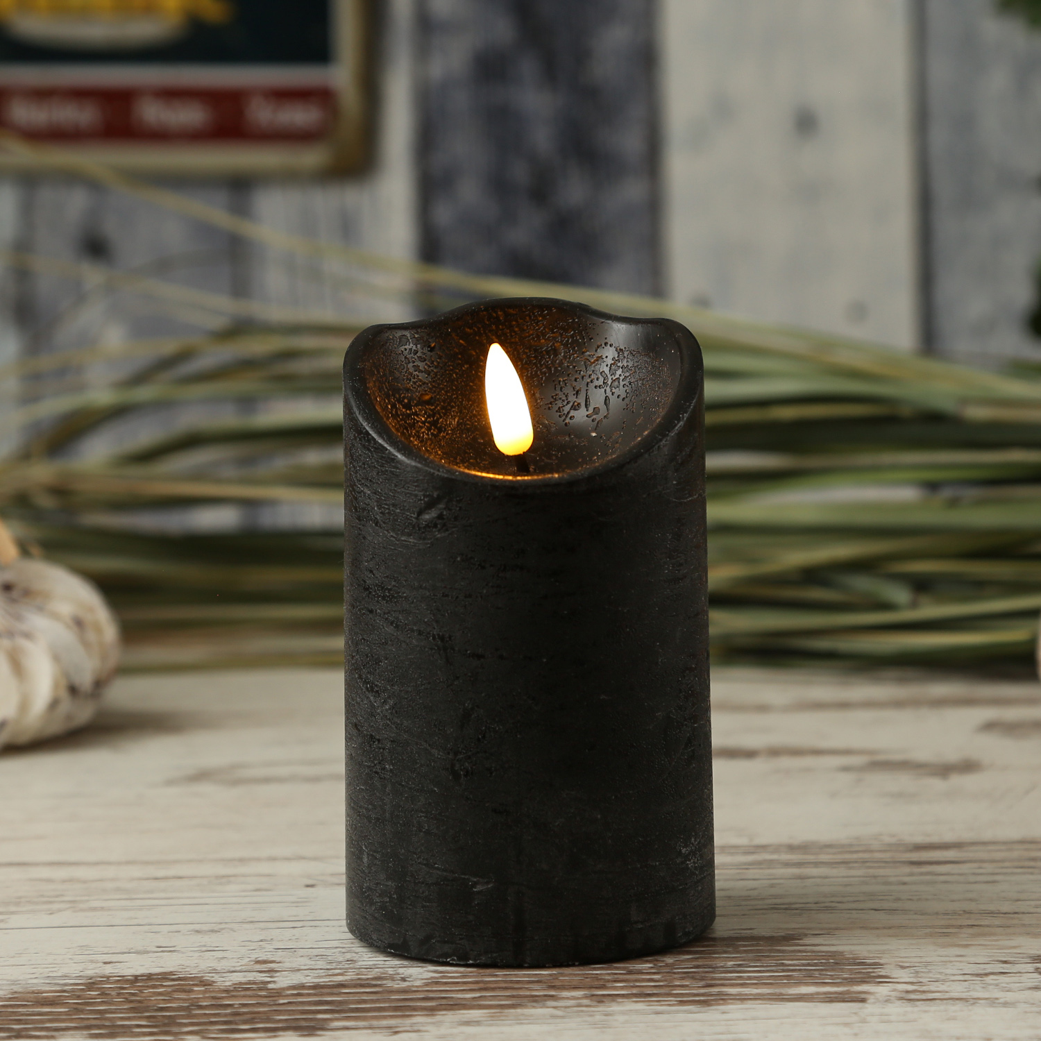 LED Stumpenkerze RUSTIC - Echtwachs - warmweisse 3D Flamme - H- 12-5cm - Batterie - Timer - schwarz LED Stumpenkerze RUSTIC - Echtwachs - warmweisse 3D Flamme - H- 12-5cm - Batterie - Timer - schwarz