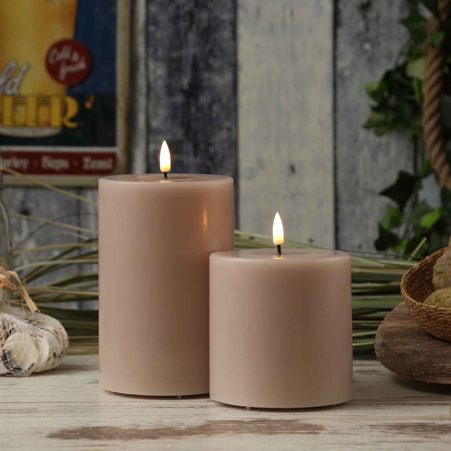 LED Stumpenkerze MIA - Echtwachs - realistische 3D Flamme - H: 15cm - D: 10cm - altrosa LED Stumpenkerze MIA - Echtwachs - realistische 3D Flamme - H: 15cm - D: 10cm - altrosa