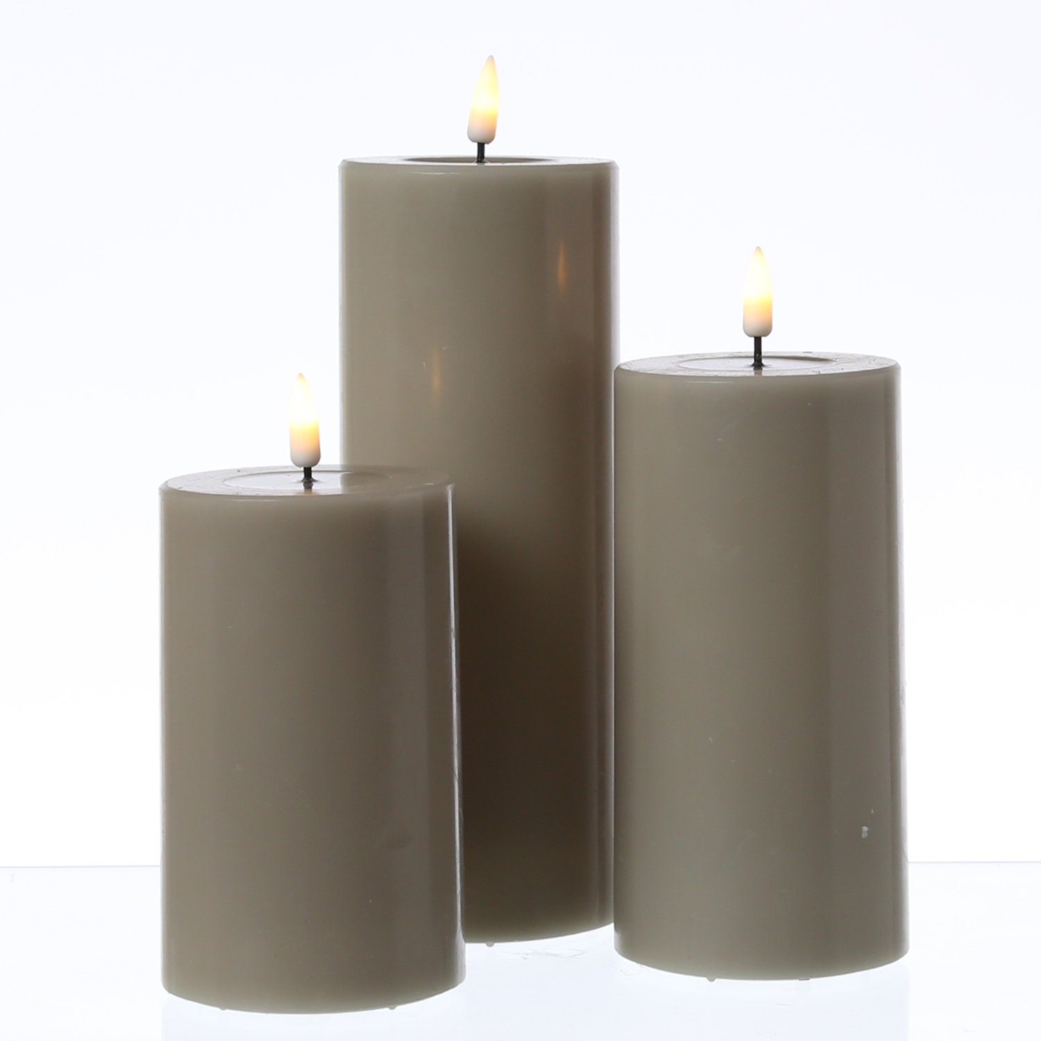 LED Stumpenkerze MIA - Echtwachs - realistische 3D Flamme - H- 10cm - D- 10cm - sand-taupe LED Stumpenkerze MIA - Echtwachs - realistische 3D Flamme - H- 10cm - D- 10cm - sand-taupe