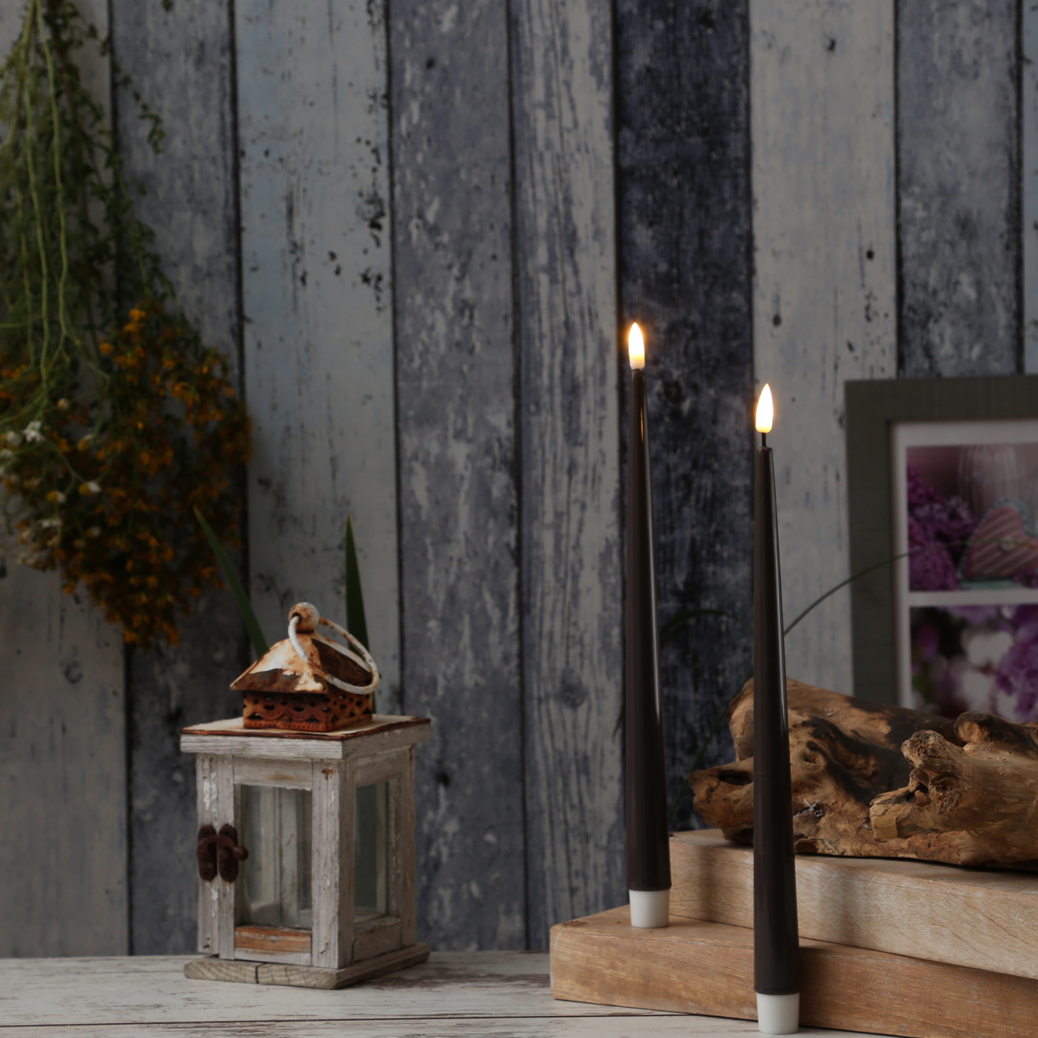 LED Stabkerzen ELLA - Echtwachs - realistische 3D Flamme - H: 28cm - mokka - 2 Stück LED Stabkerzen ELLA - Echtwachs - realistische 3D Flamme - H: 28cm - mokka - 2 Stück