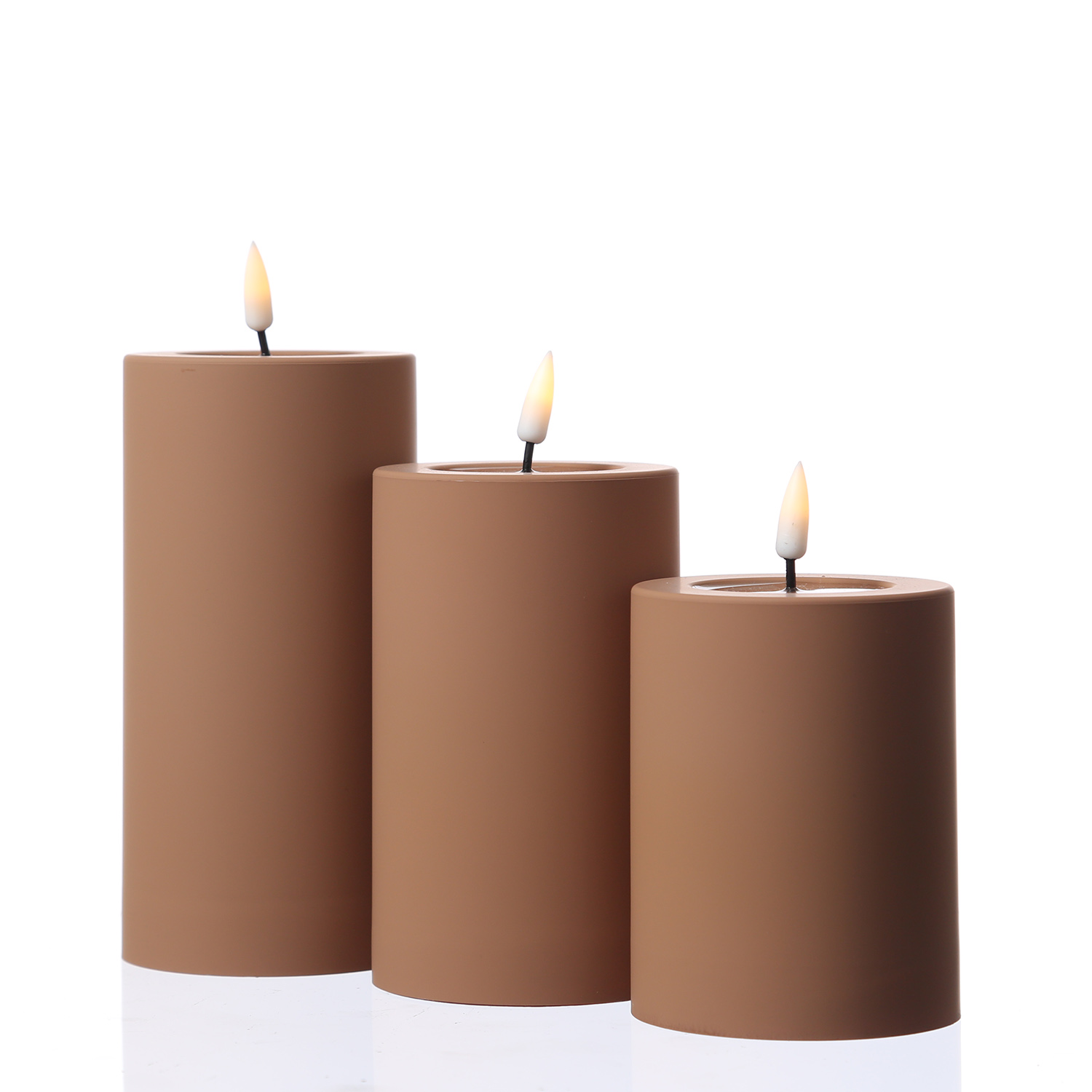 LED Stumpenkerze MIA - Kunststoff - 3D Flamme - H: 15cm - D: 7,5cm - für Außen - karamell LED Stumpenkerze MIA - Kunststoff - 3D Flamme - H: 15cm - D: 7,5cm - für Außen - karamell