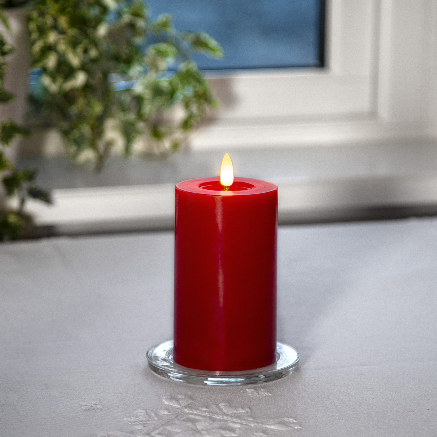 LED Stumpenkerze LINA - Echtwachs - realistische 3D Flamme - H: 15cm - Batterie - Timer - rot