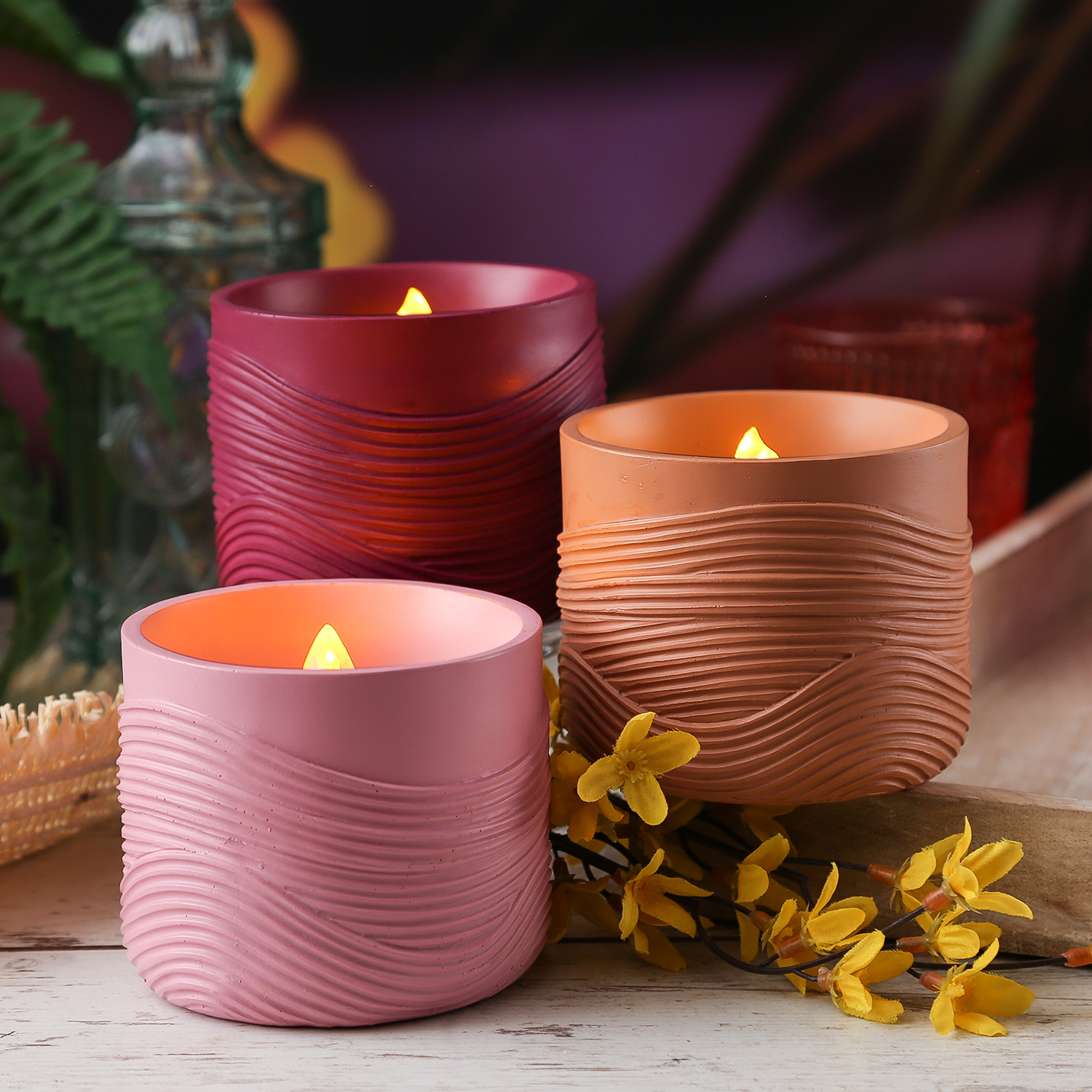 LED Solar Windlicht - Wellenmuster - flackernd - Lichtsensor - H: 8cm - für Außen - beerenrot LED Solar Windlicht - Wellenmuster - flackernd - Lichtsensor - H: 8cm - für Außen - beerenrot