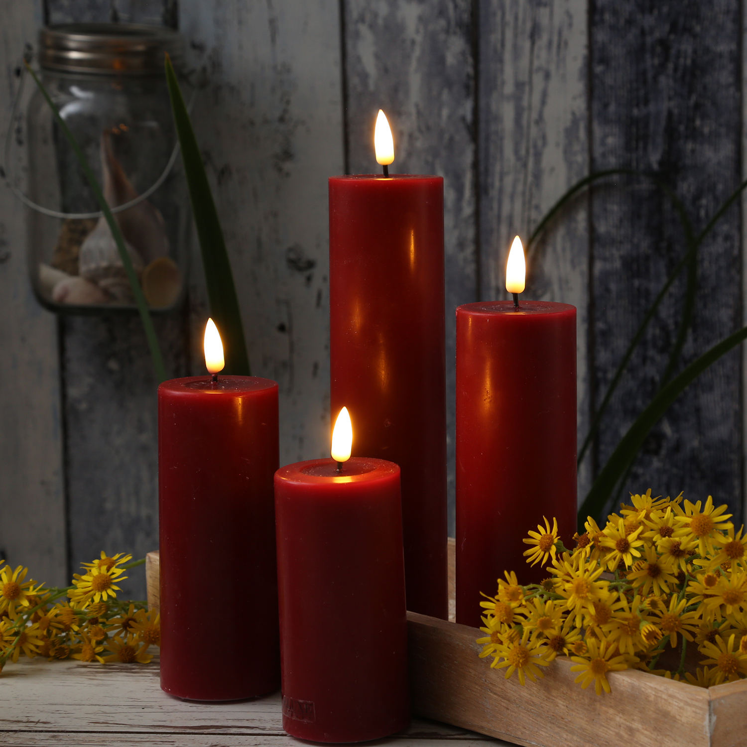 LED Stumpenkerze MIA - Echtwachs - realistische 3D Flamme - H: 20cm - D: 5cm - bordeauxrot LED Stumpenkerze MIA - Echtwachs - realistische 3D Flamme - H: 20cm - D: 5cm - bordeauxrot