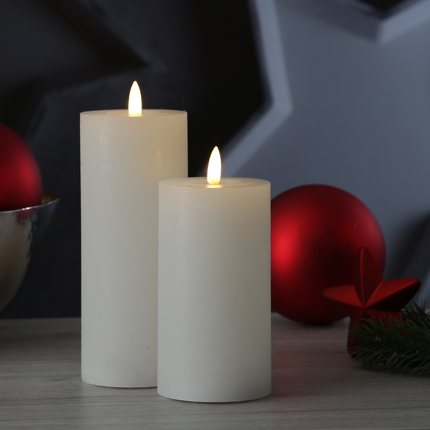 LED Kerze LINA - Rustik-Optik - Echtwachs - 3D Flamme - H: 19cm - D: 7cm - Batterie - Timer - weiß