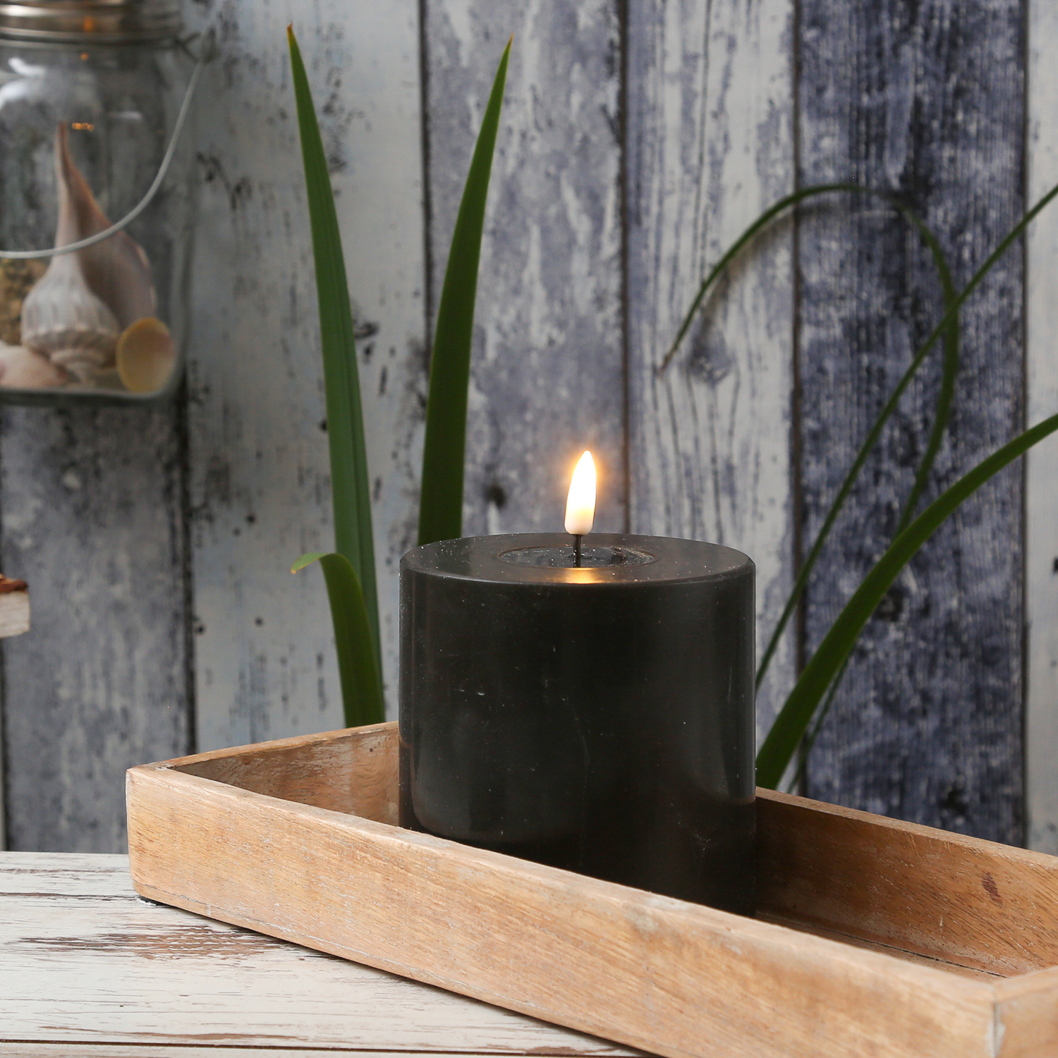 LED Stumpenkerze MIA - Echtwachs - realistische 3D Flamme - H: 10cm - D: 10cm - schwarz LED Stumpenkerze MIA - Echtwachs - realistische 3D Flamme - H: 10cm - D: 10cm - schwarz