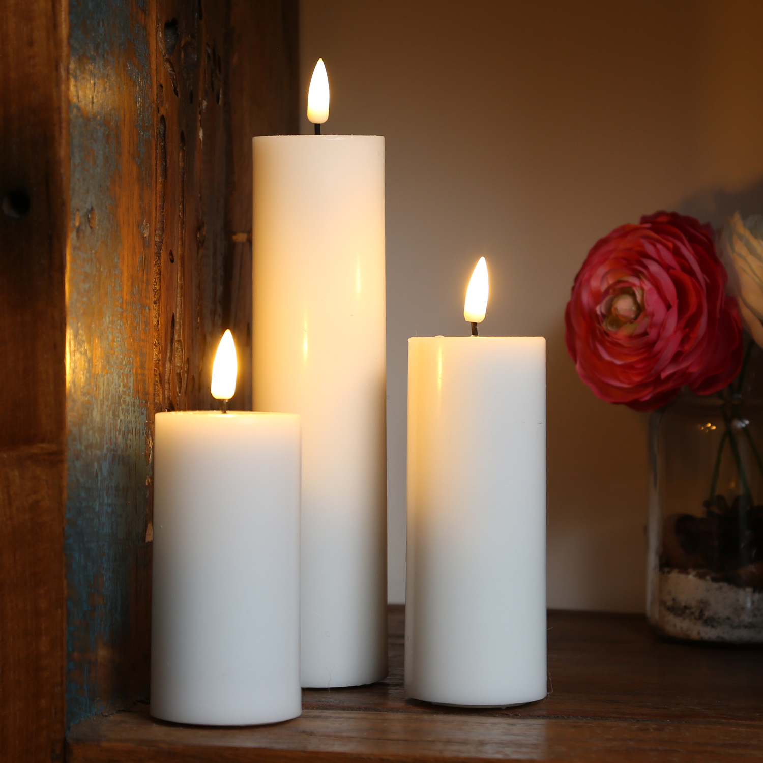 LED Stumpenkerze MIA - Echtwachs - realistische 3D Flamme - D: 5cm H: 12,5cm - Batterie - weiß LED Stumpenkerze MIA - Echtwachs - realistische 3D Flamme - D: 5cm H: 12,5cm - Batterie - weiß