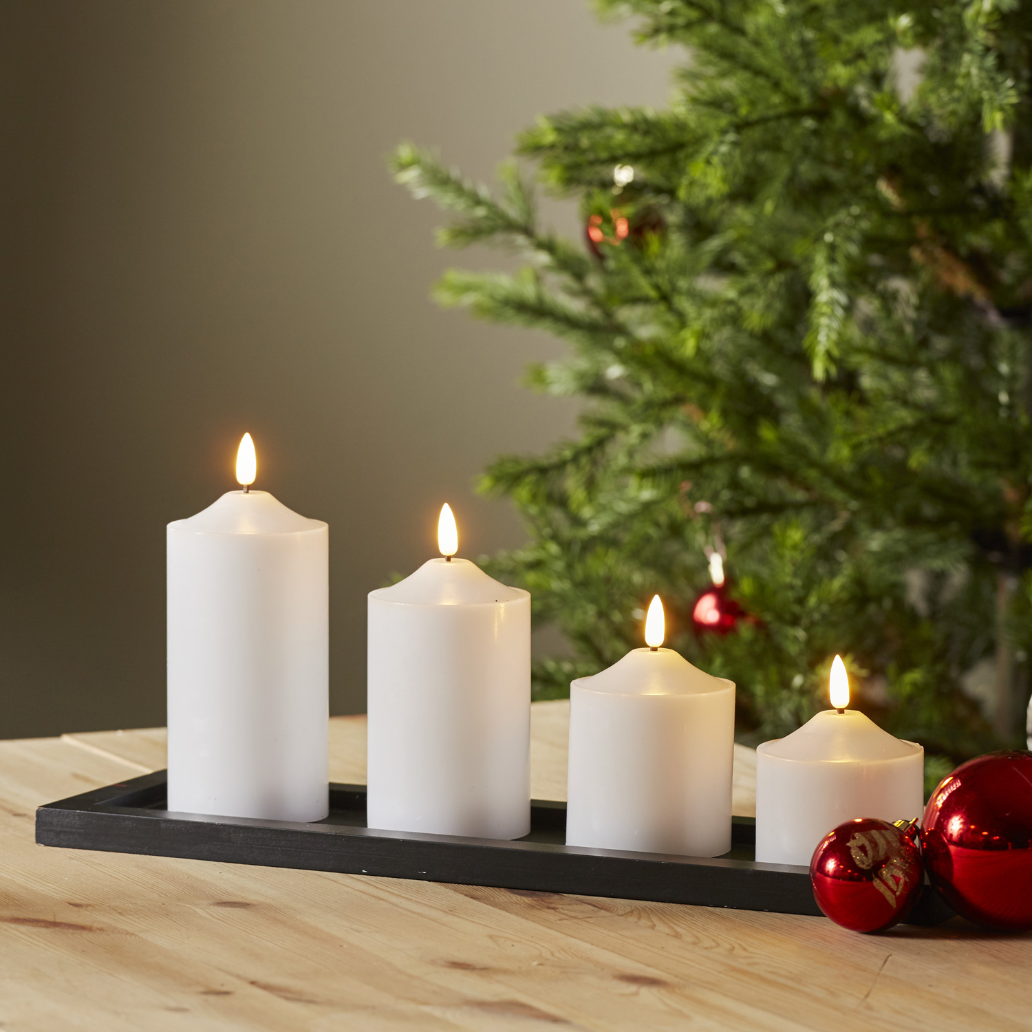 LED Stumpenkerze Flamme - Echtwachs - warmweiße 3D Flamme - H: 17cm - Batterie - Timer - weiß LED Stumpenkerze Flamme - Echtwachs - warmweiße 3D Flamme - H: 17cm - Batterie - Timer - weiß