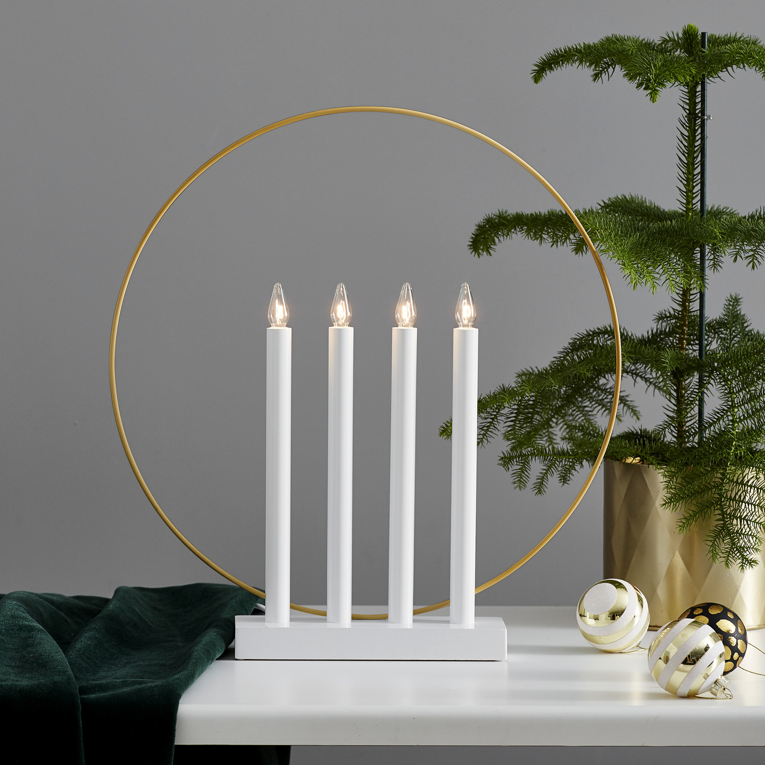 Fensterleuchter "Glory" - 4flammig - warmweiße Glühlampen - H: 45cm - Schalter - Weiß/Gold Fensterleuchter "Glory" - 4flammig - warmweiße Glühlampen - H: 45cm - Schalter - Weiß/Gold