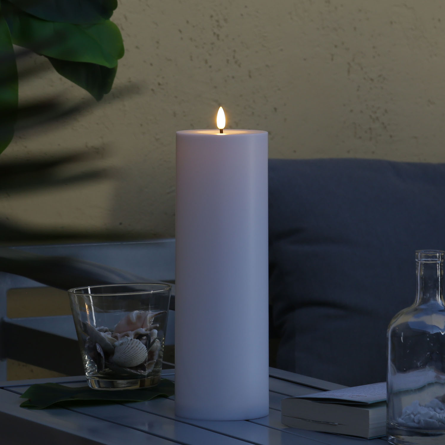 XXL LED Kerze - Outdoorkerze - H: 32,5cm/D: 10cm - Timer/Sensor - für Innen/Außen - weiß XXL LED Kerze - Outdoorkerze - H: 32,5cm/D: 10cm - Timer/Sensor - für Innen/Außen - weiß