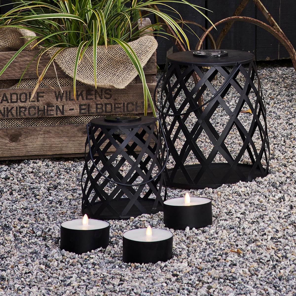 XXL LED Teelicht - gelbe LED - H: 7cm, D: 10cm  - Batteriebetrieb - Timer - Outdoor - schwarz XXL LED Teelicht - gelbe LED - H: 7cm, D: 10cm  - Batteriebetrieb - Timer - Outdoor - schwarz
