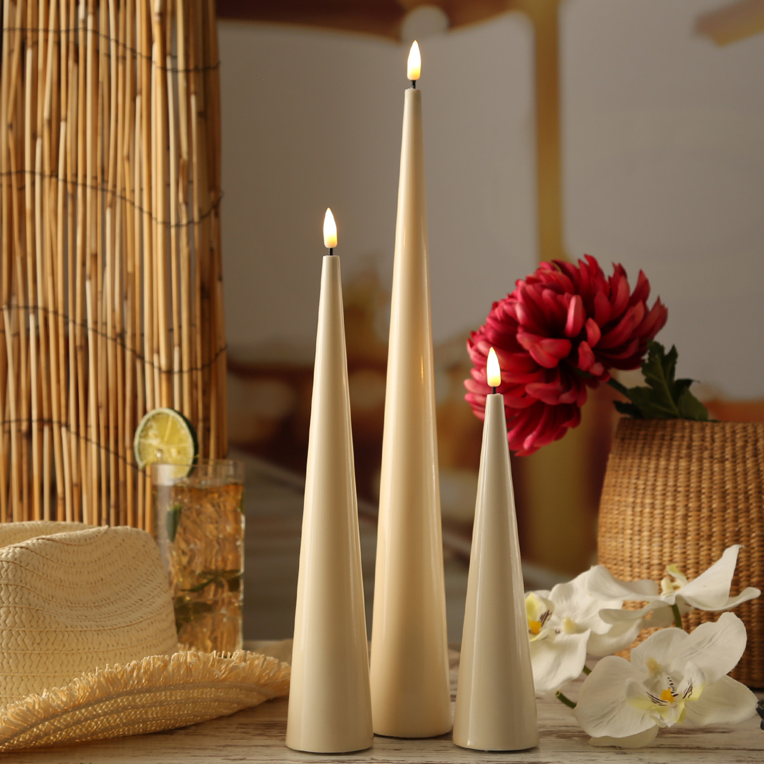 LED Kegelkerze LEA - Echtwachs - realistische 3D Flamme - H: 20cm - Batteriebetrieb - creme