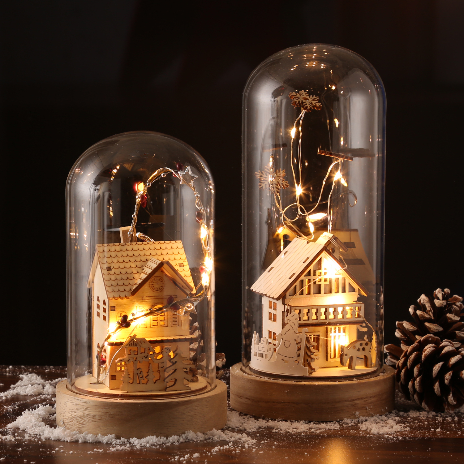 LED Deko Glaskuppel Holzhaus - 10 warmweiße LED - H: 20cm - Batterie - Innen - hellbraun