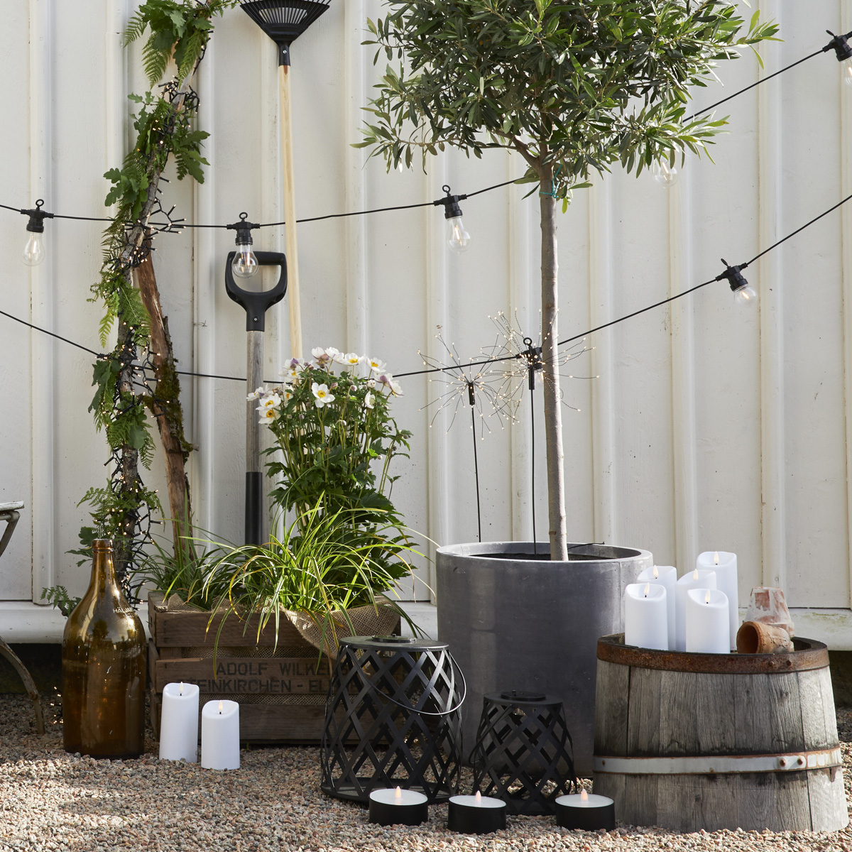 LED Stumpenkerze "Flamme" - Kunststoff - warmweiße 3D Flamme - H: 18cm - Timer - outdoor - weiß LED Stumpenkerze "Flamme" - Kunststoff - warmweiße 3D Flamme - H: 18cm - Timer - outdoor - weiß