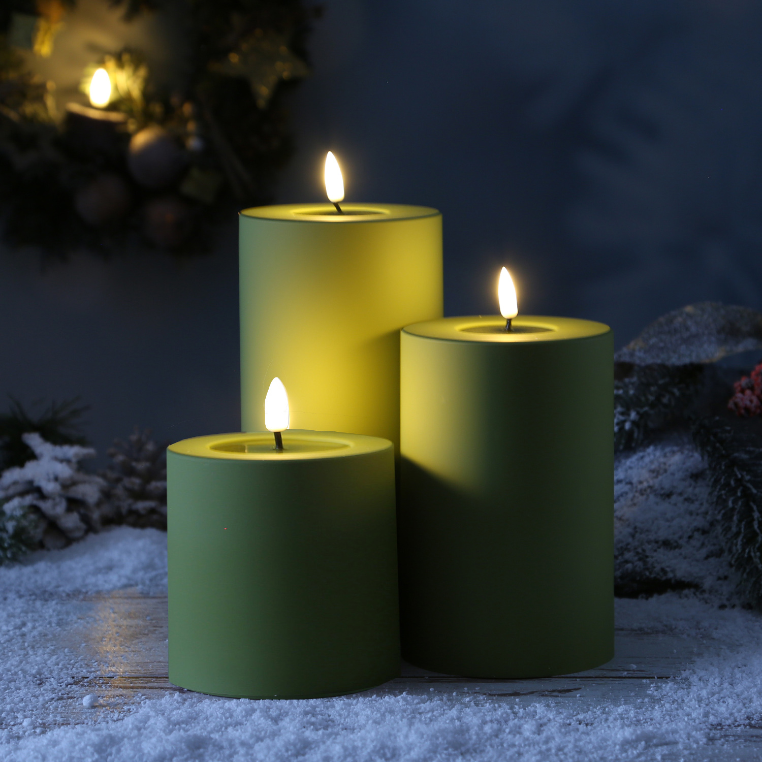 LED Stumpenkerze MIA - Kunststoff - realistische 3D Flamme - H: 20cm - f. Außen - grün LED Stumpenkerze MIA - Kunststoff - realistische 3D Flamme - H: 20cm - f. Außen - grün