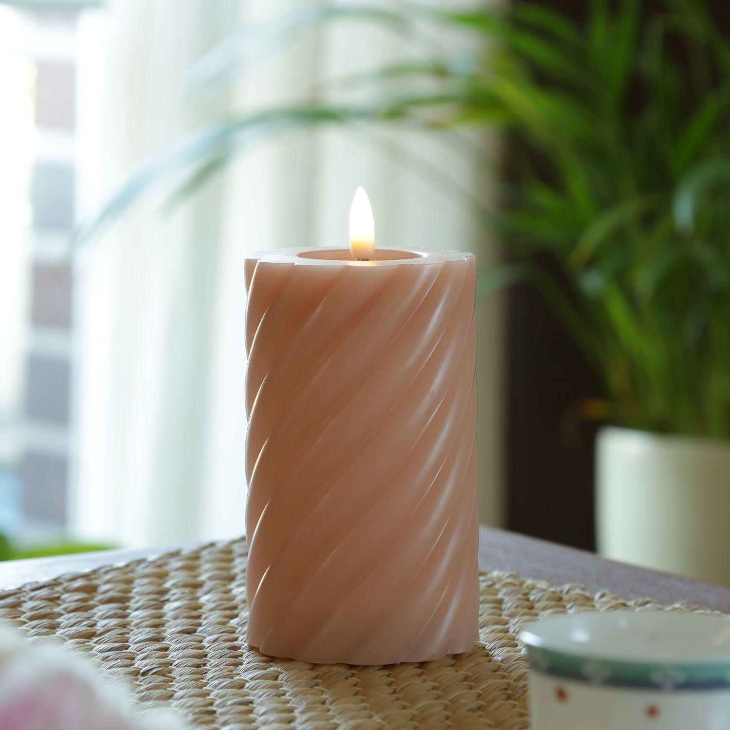 LED Stumpenkerze TWIST - Echtwachs - warmweiße 3D Flamme - H: 15cm - Batterie - Timer - altrosa LED Stumpenkerze TWIST - Echtwachs - warmweiße 3D Flamme - H: 15cm - Batterie - Timer - altrosa