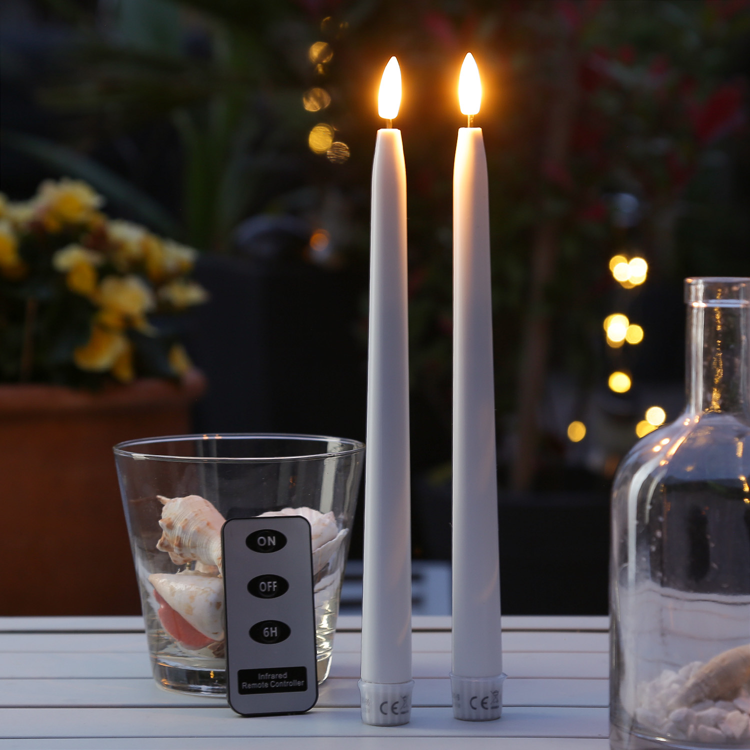 LED Stabkerzen - Kunststoff - realistische 3D Flamme - H: 28cm - Timer - für Innen/Außen - weiß LED Stabkerzen - Kunststoff - realistische 3D Flamme - H: 28cm - Timer - für Innen/Außen - weiß