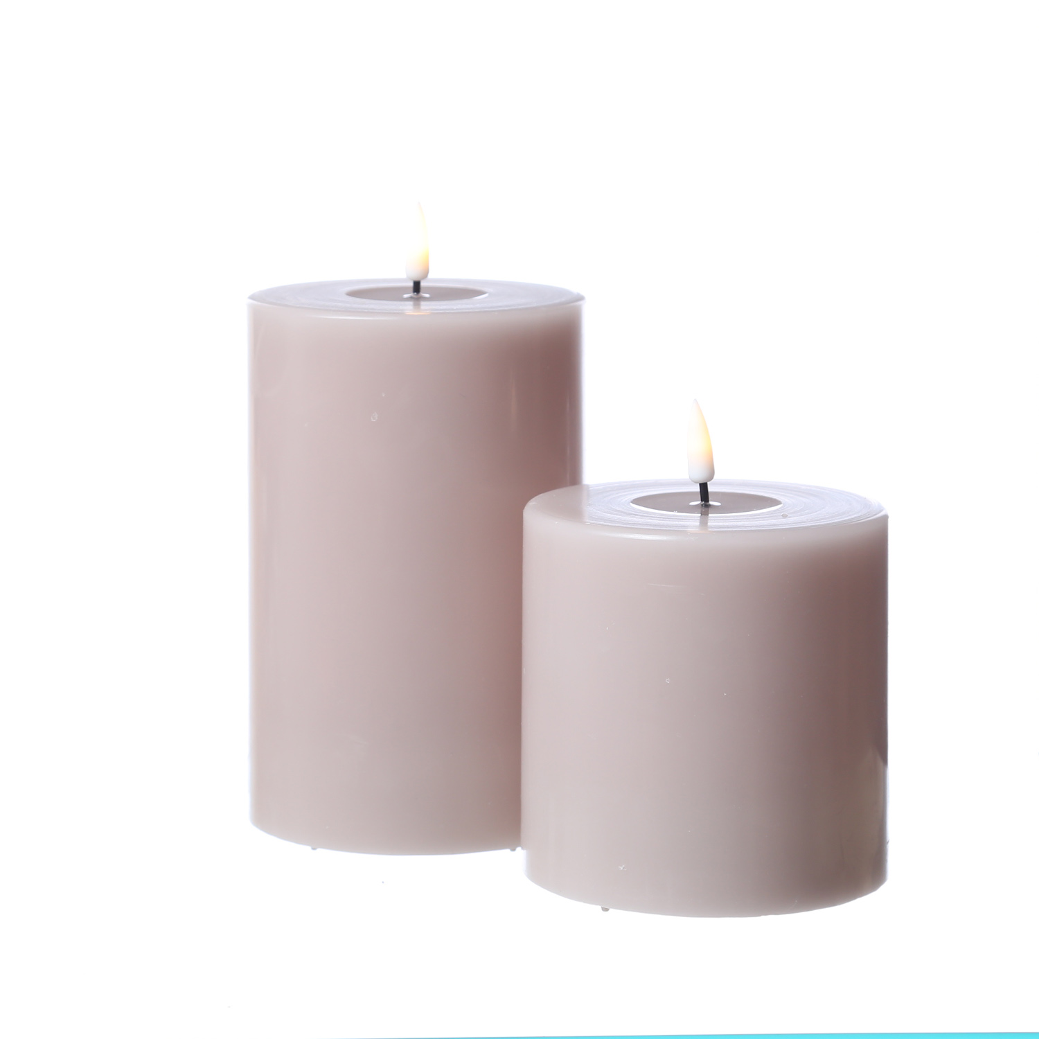 LED Stumpenkerze MIA - Echtwachs - realistische 3D Flamme - H: 15cm - D: 10cm - altrosa LED Stumpenkerze MIA - Echtwachs - realistische 3D Flamme - H: 15cm - D: 10cm - altrosa